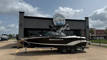 2018 MasterCraft XT23-2