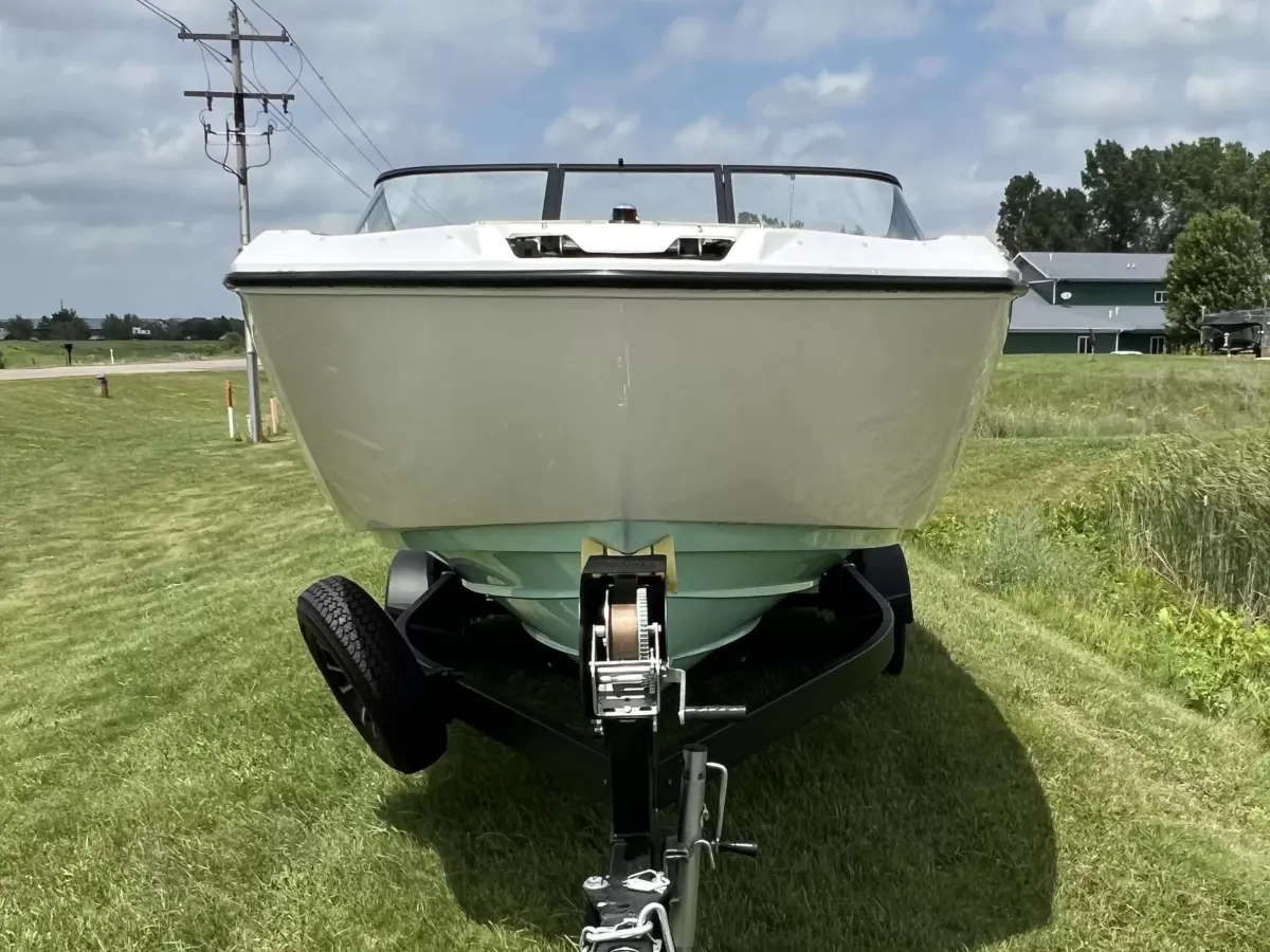 boat-carouselImage-image