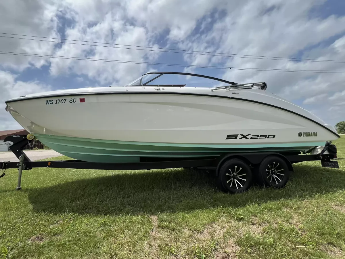 boat-carouselImage-image