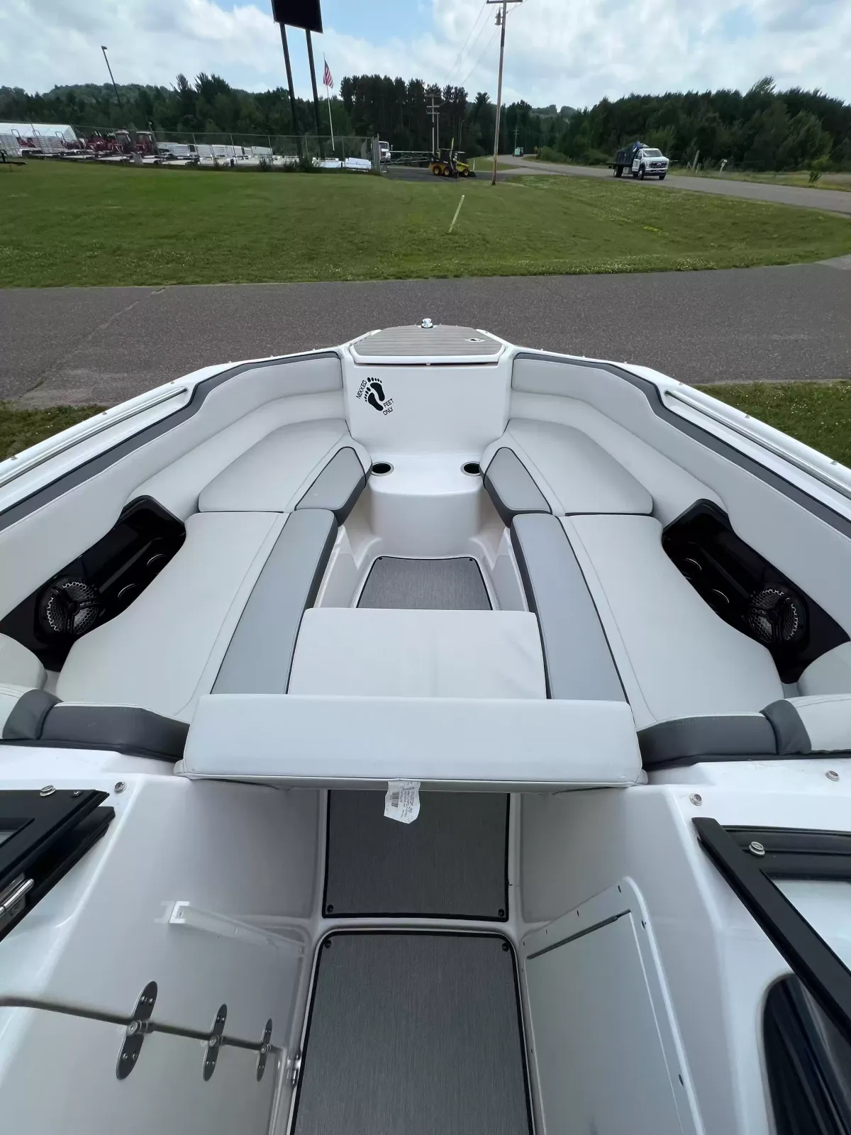 boat-carouselImage-image