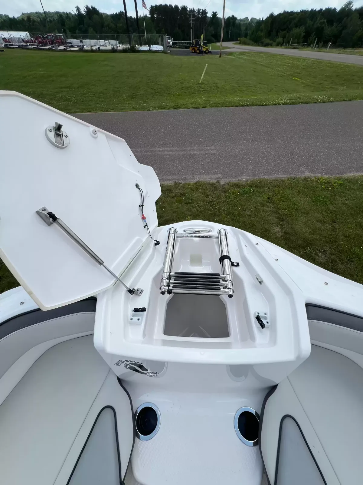 boat-carouselImage-image