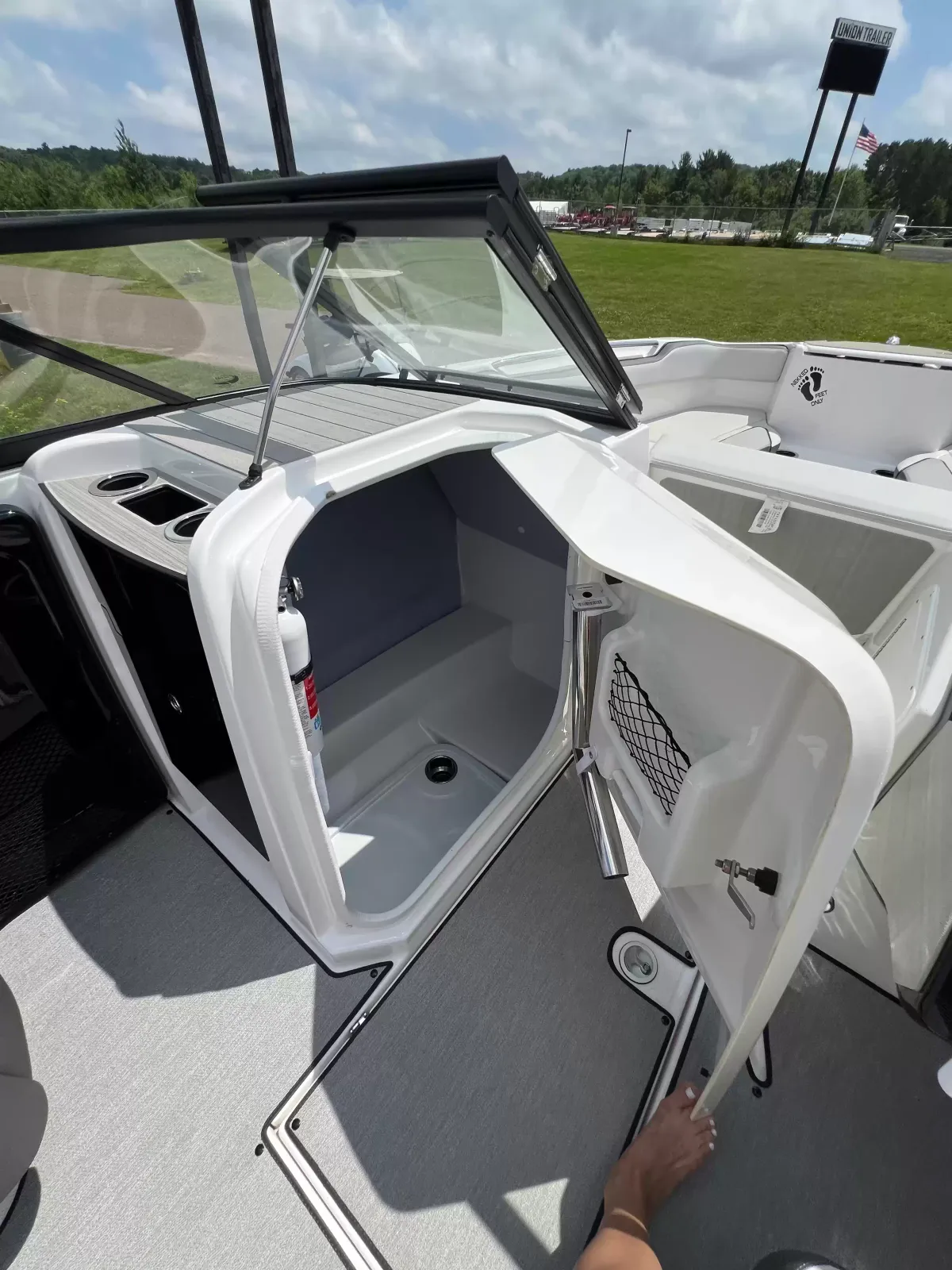 boat-carouselImage-image