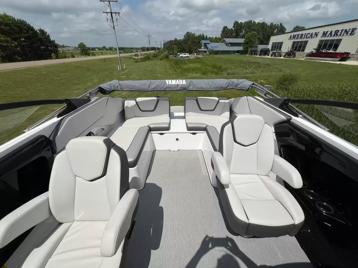 boat-carouselImage-image