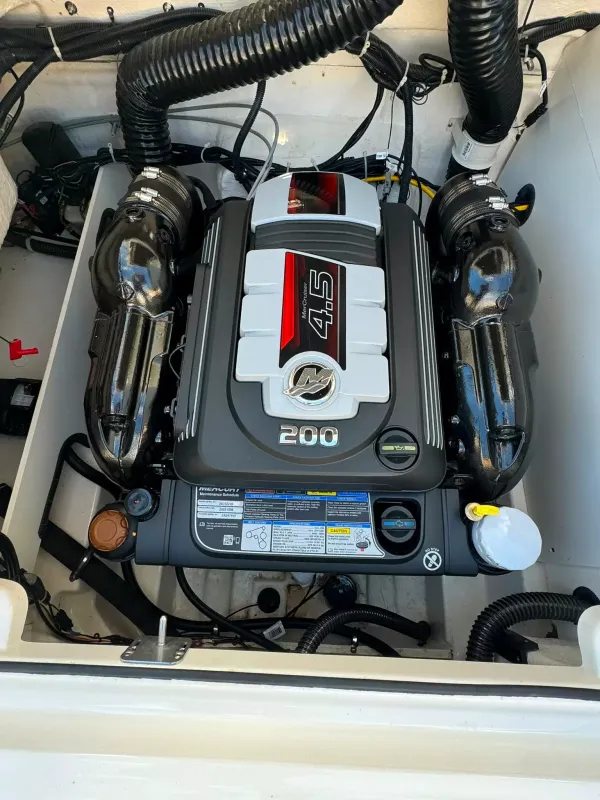 2022 Bayliner VR6 Bowrider-9