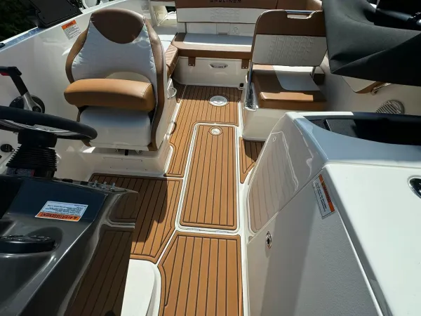 2022 Bayliner VR6 Bowrider-6