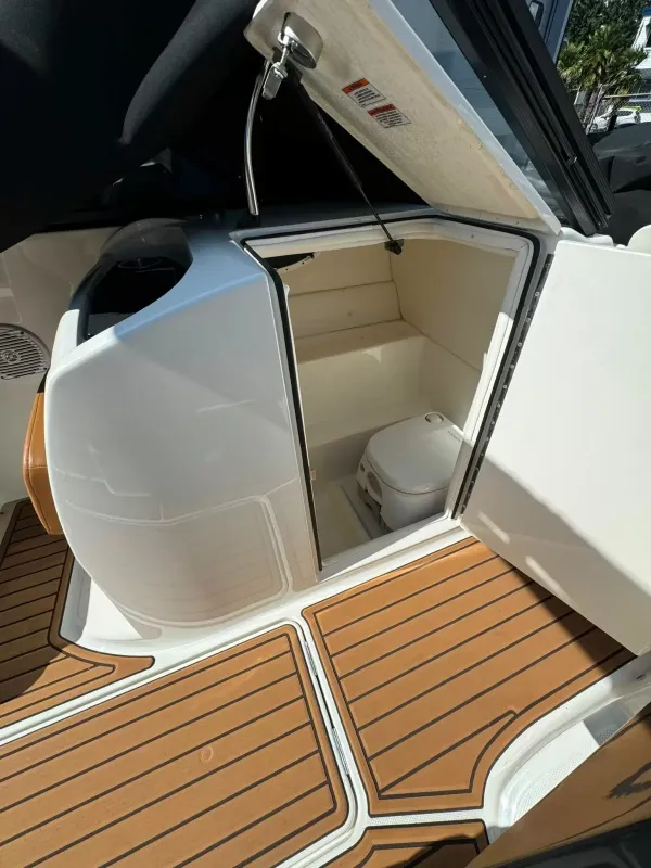 2022 Bayliner VR6 Bowrider-8
