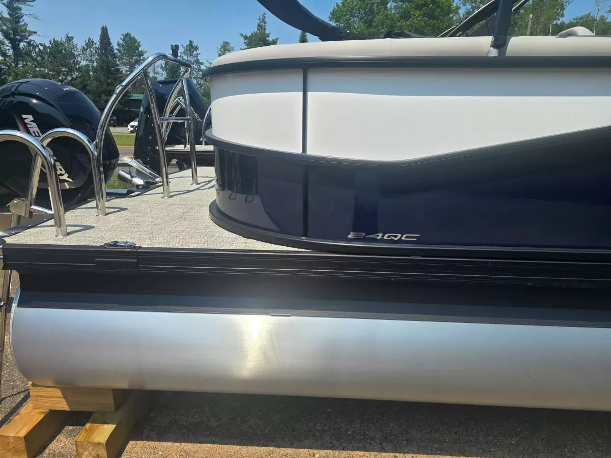 boat-carouselImage-image