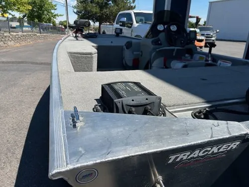  Bass tracker Pro 165-11