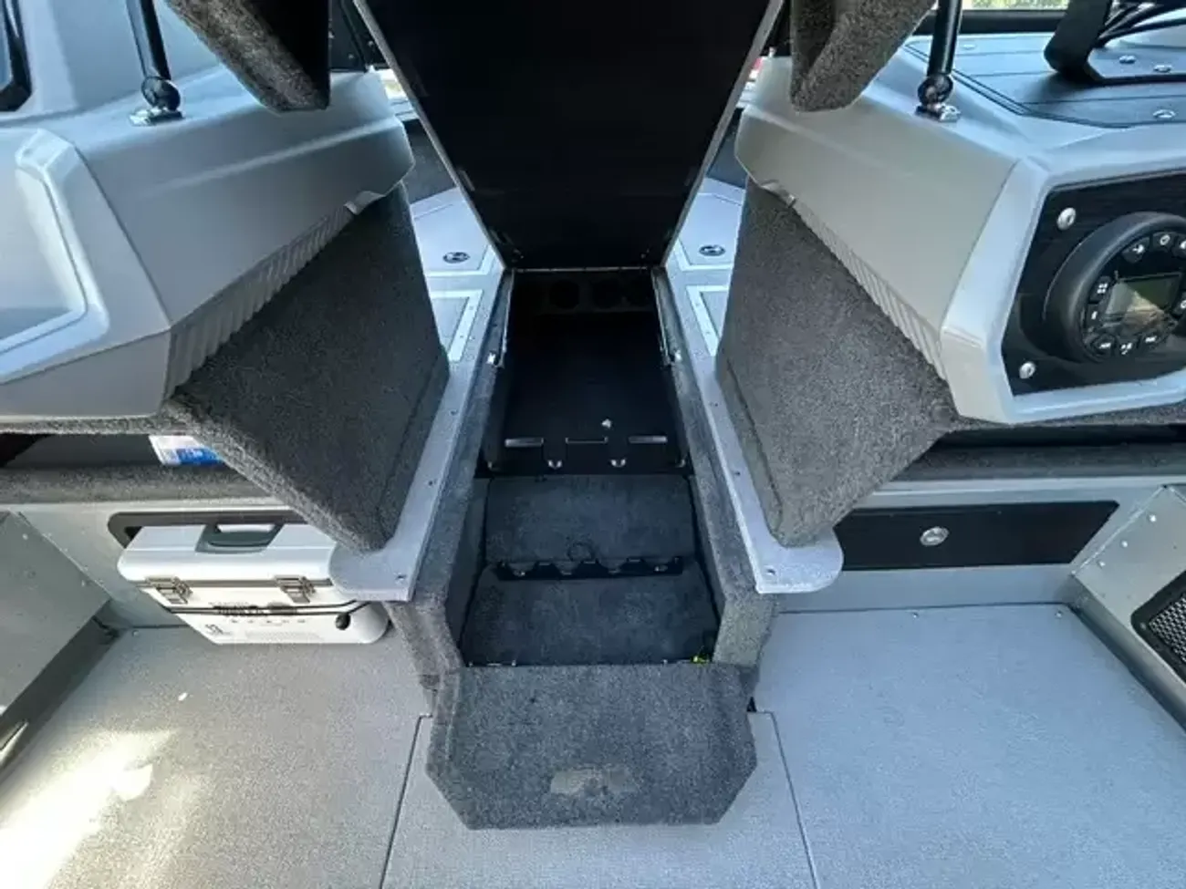  Smokercraft Adventurer 210 GLS Pro-12