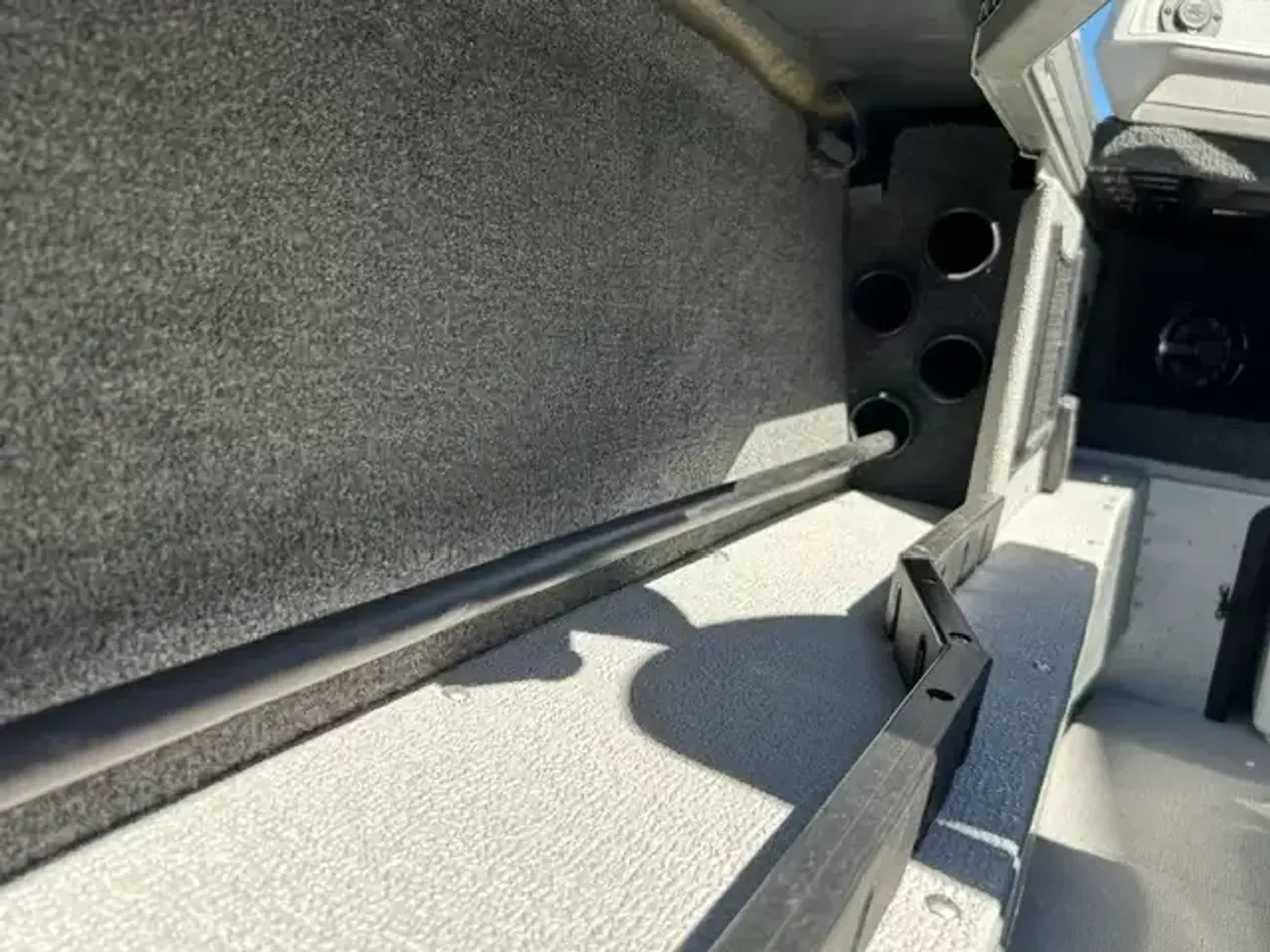  Smokercraft Adventurer 210 GLS Pro-23