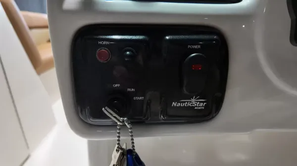2023 Nauticstar 243DC-35