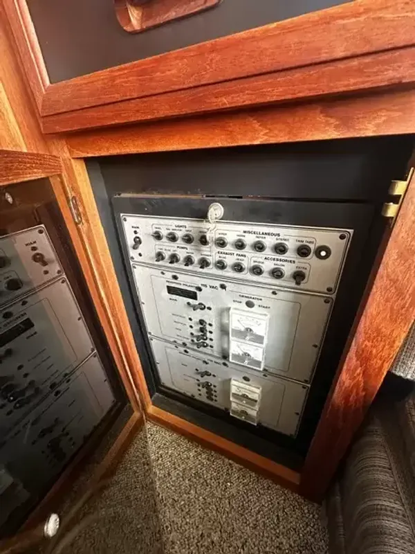 Carver Mariner 32 1990-12