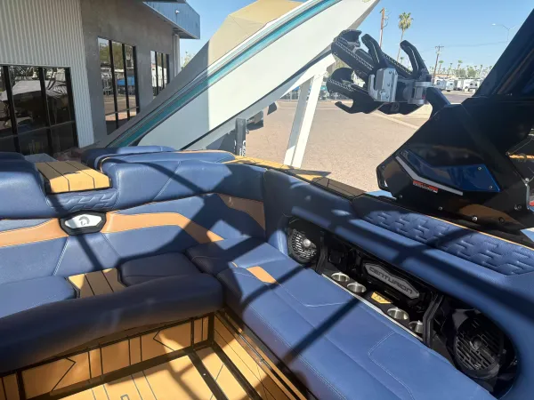 boat-detail-slider-thumb-9