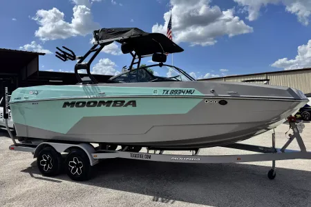 2025 Moomba Max0