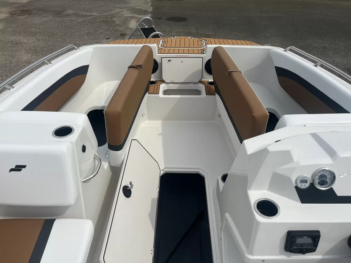 boat-carouselImage-image