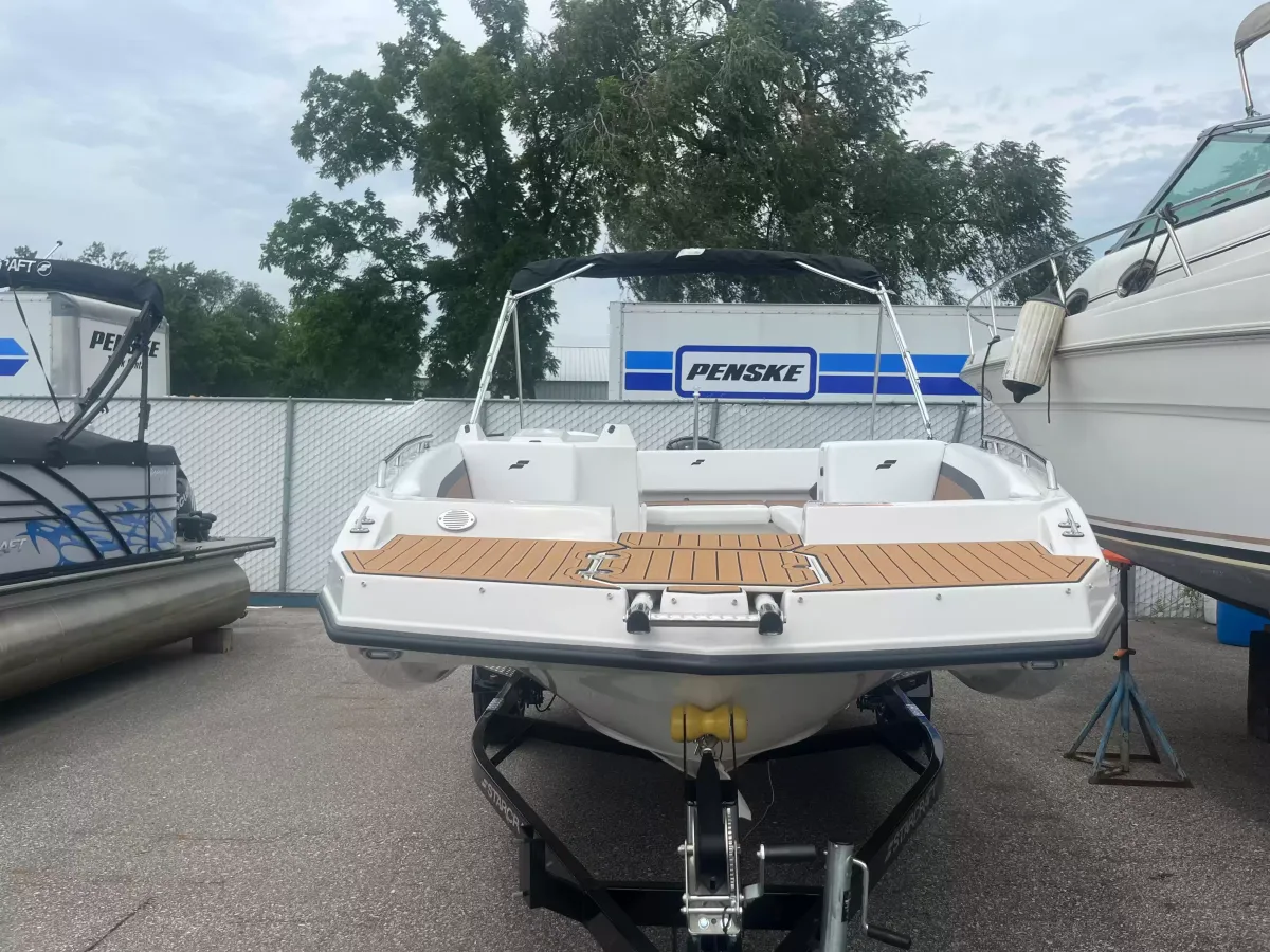 boat-carouselImage-image