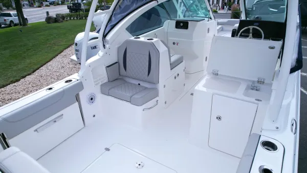 2026 Pursuit DC 266 detail image 5