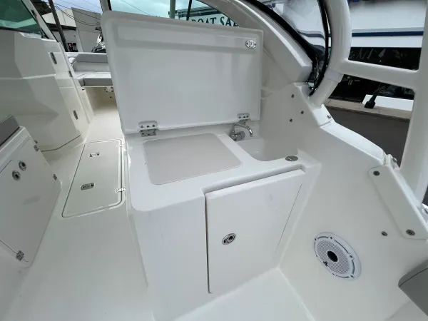 2026 Pursuit DC 266 detail image 12