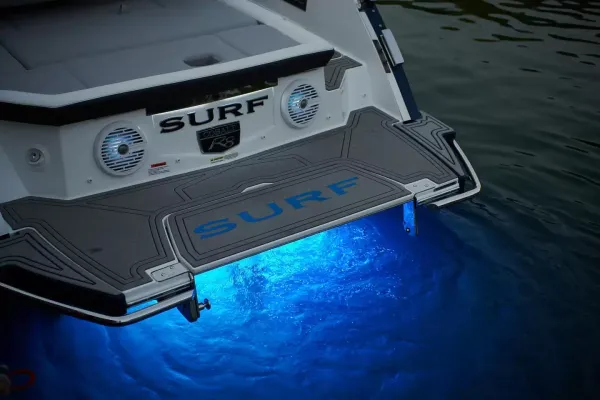2027 Cobalt R8 SURF detail image 2