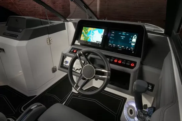 2027 Cobalt R8 SURF detail image 8