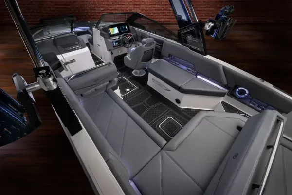 2027 Cobalt R8 SURF detail image 5
