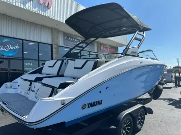 2026 Yamaha 252SD-3