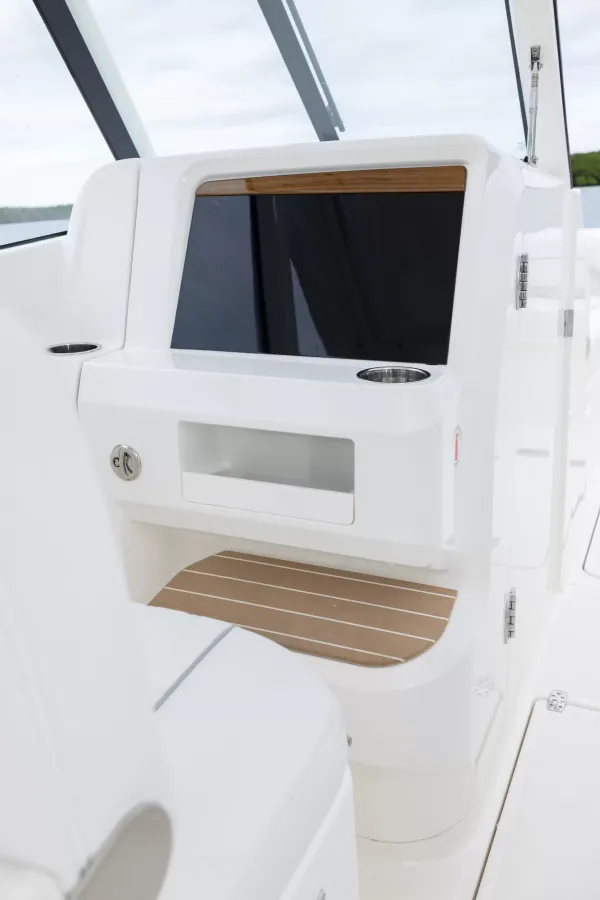 2027 Pursuit DC 286 detail image 24