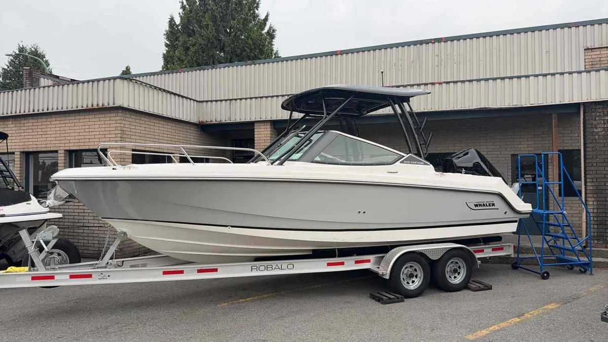 2027 Boston Whaler  24 Vantage-1