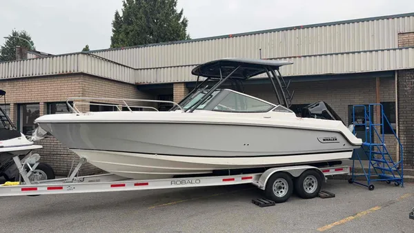 2027 Boston Whaler  24 Vantage