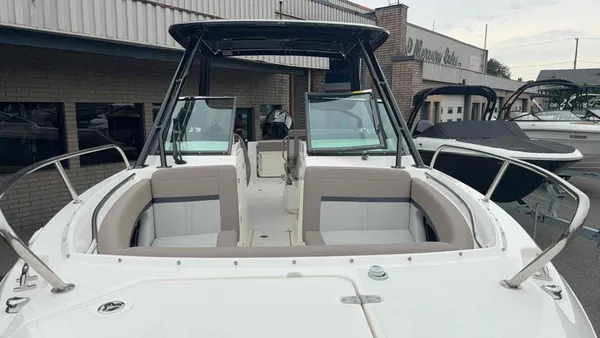 2027 Boston Whaler  24 Vantage-3