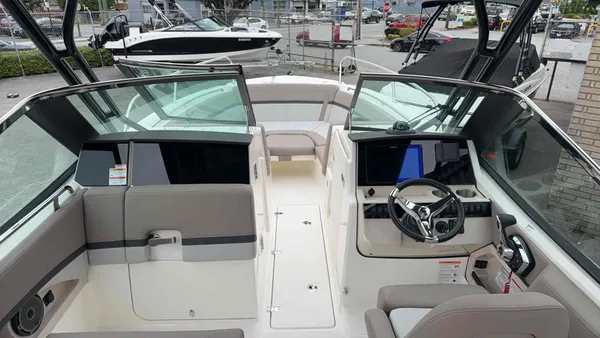 2027 Boston Whaler  24 Vantage-8