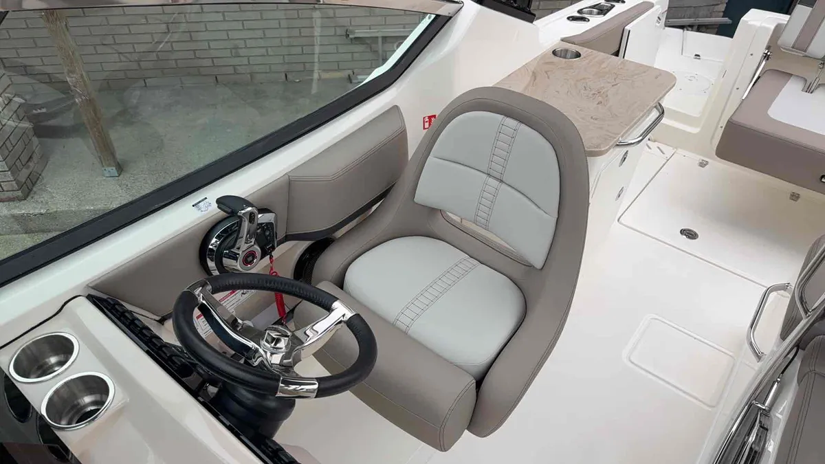 2027 Boston Whaler  24 Vantage-11