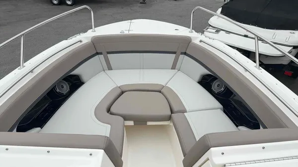 2027 Boston Whaler  24 Vantage-9