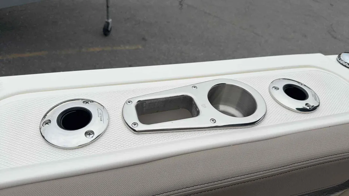 2027 Boston Whaler  24 Vantage-13