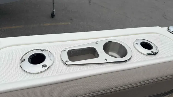 2027 Boston Whaler  24 Vantage-13