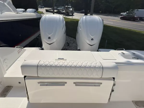 2027 Pursuit OS 325 detail image 7