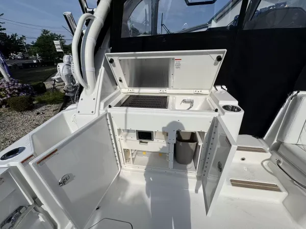 2027 Pursuit OS 325 detail image 13