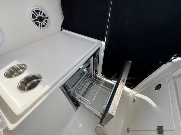 2027 Pursuit OS 325 detail image 15