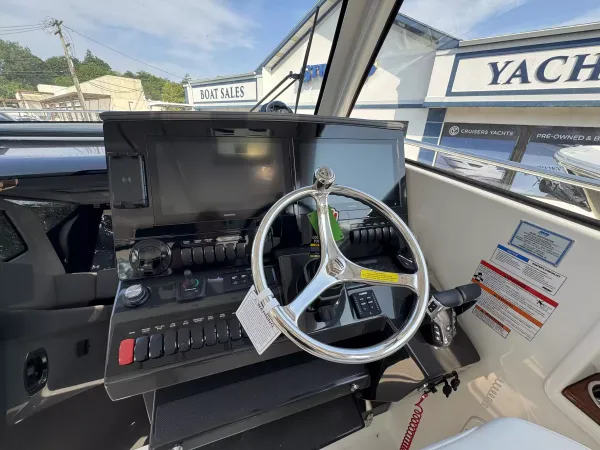 2027 Pursuit OS 325 detail image 17