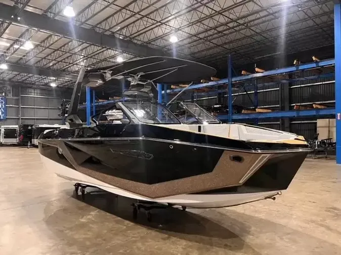 2027 Nautique G23