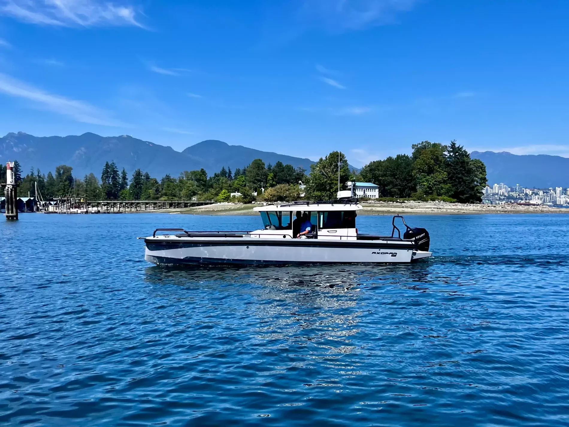 Pre-Owned 2019 Axopar 28 Cabin for Sale | Vancouver, BC | M&P Yacht Centre | 6a5a90c4d41ce902f706f68a