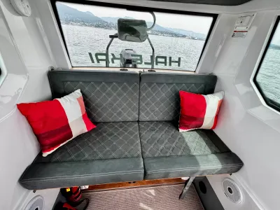 Pre-Owned 2019 Axopar 28 Cabin for Sale | Vancouver, BC | M&P Yacht Centre | 6a5a90c4d41ce902f706f68a