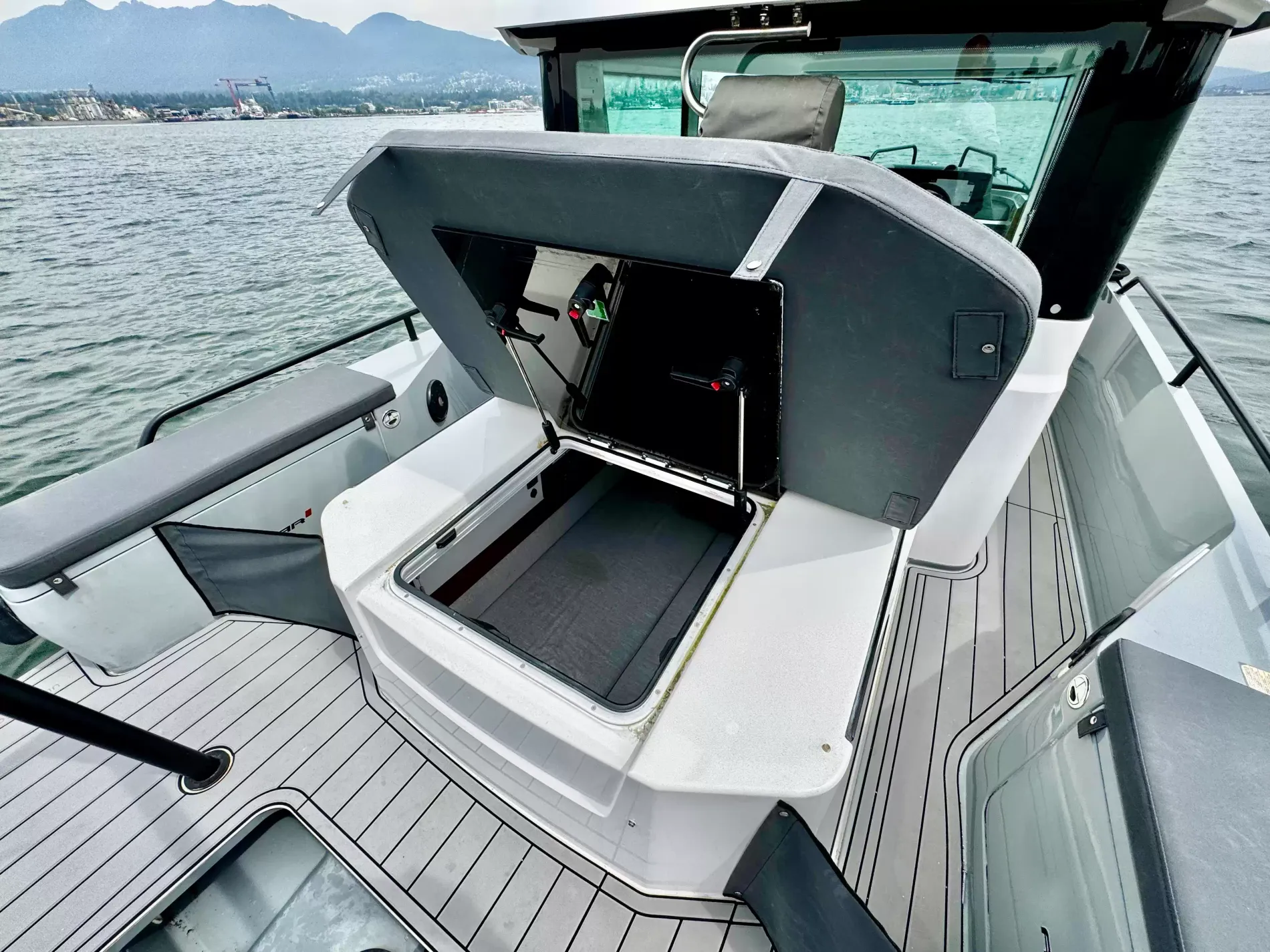 Pre-Owned 2019 Axopar 28 Cabin for Sale | Vancouver, BC | M&P Yacht Centre | 6a5a90c4d41ce902f706f68a