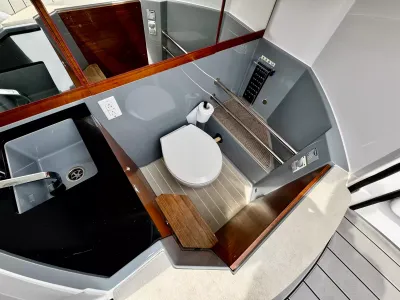 Pre-Owned 2019 Axopar 28 Cabin for Sale | Vancouver, BC | M&P Yacht Centre | 6a5a90c4d41ce902f706f68a