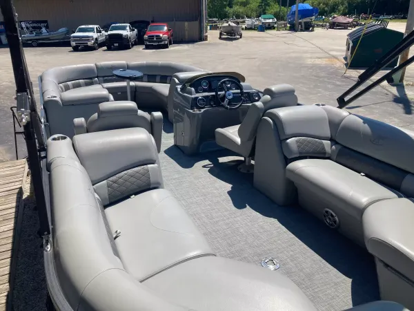 2018 Misty Harbor B2585CU-17