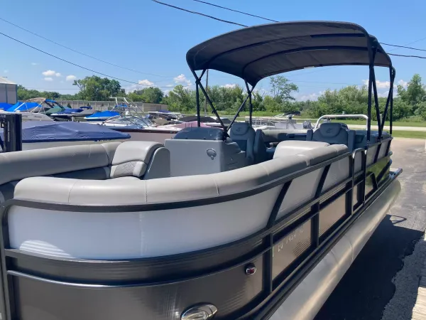 2018 Misty Harbor B2585CU-9