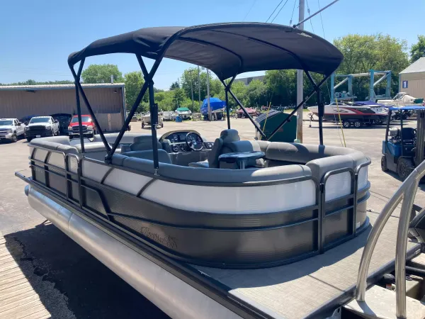 2018 Misty Harbor B2585CU-10
