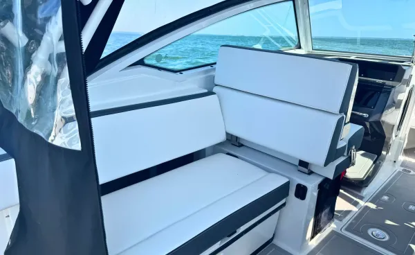 2021 Blackfin 272 DC detail image 15