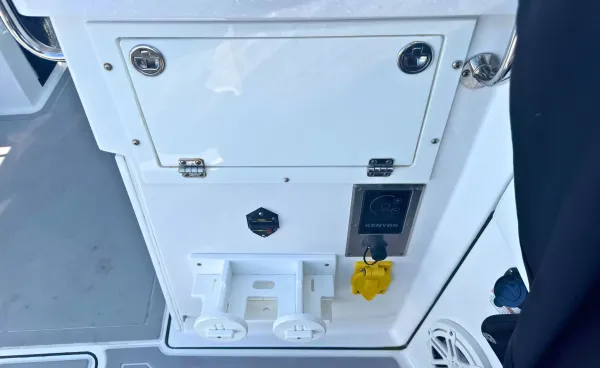 2021 Blackfin 272 DC detail image 22