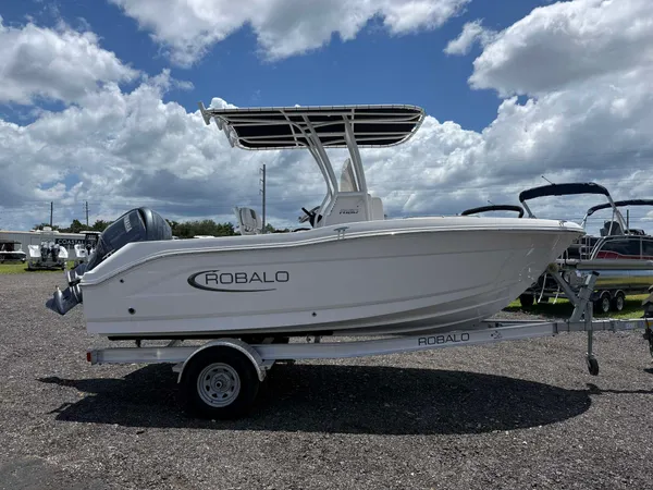 2024 Robalo R180
